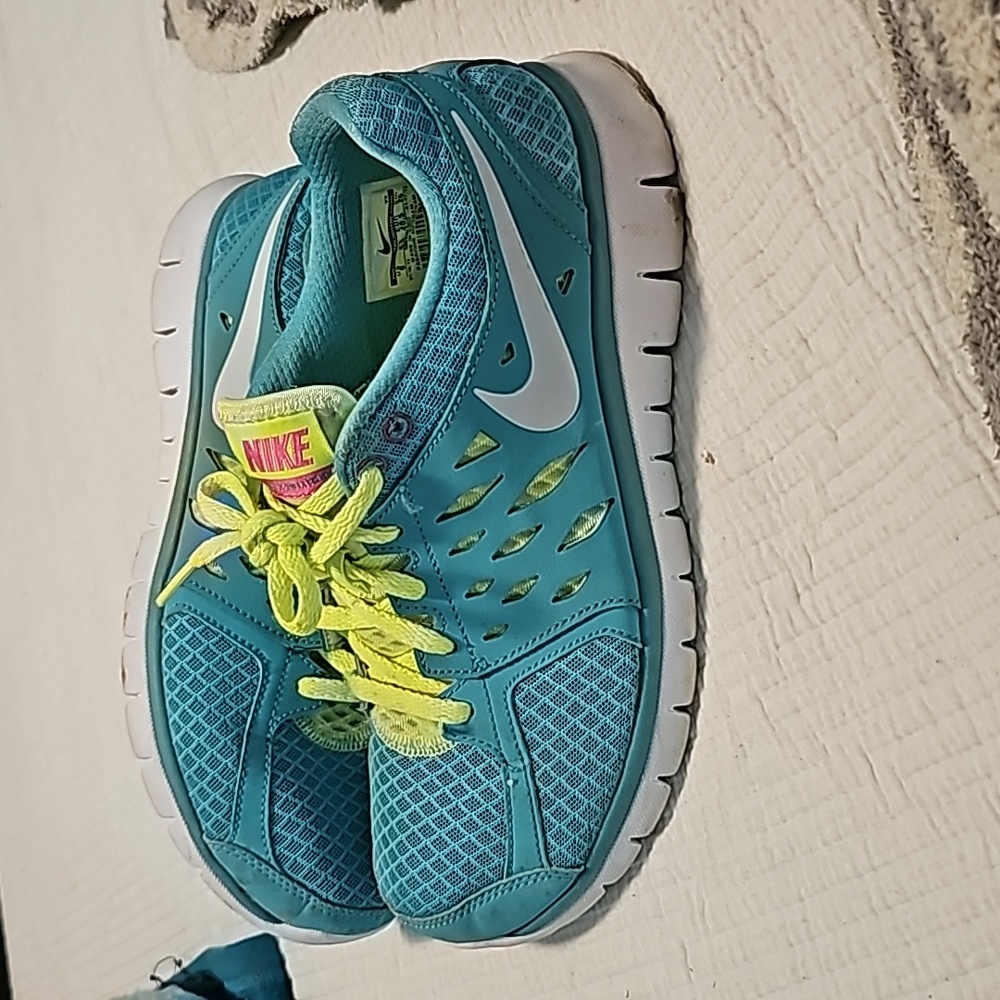 Nike flex run teal and lime green size 9